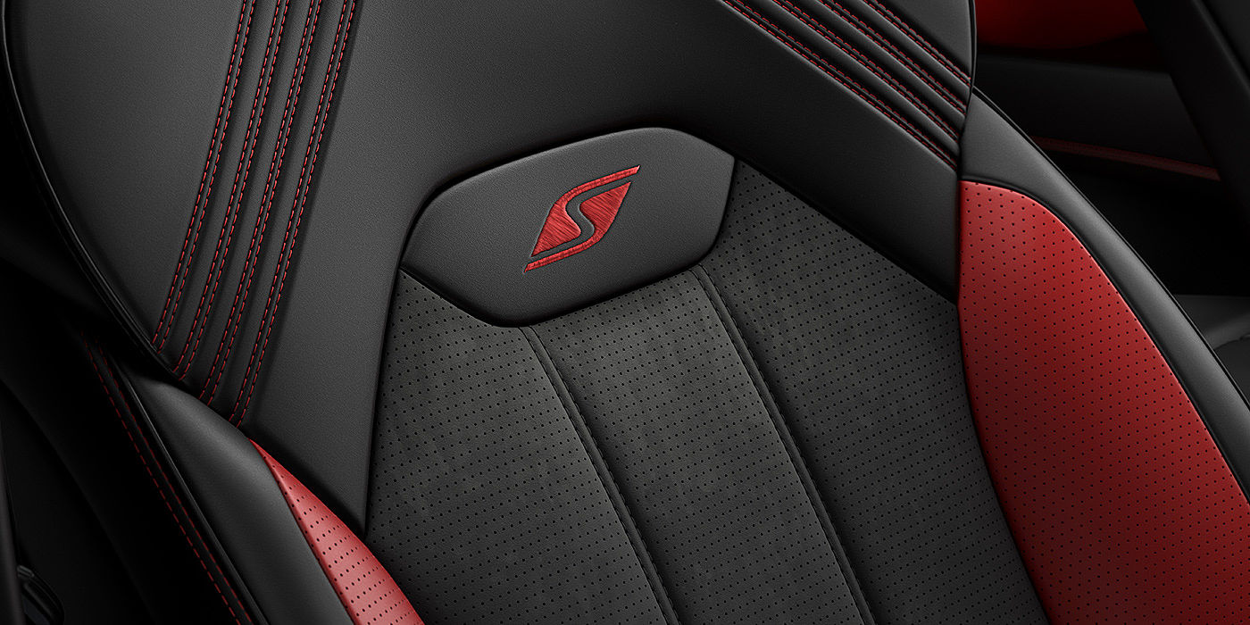 Bentley Polanco Bentley Bentayga S seat with detailed red Hotspur stitching and black Beluga coloured hide. 